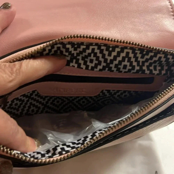 - Ampere creations vegan leather crossbody - Picture 3 of 4